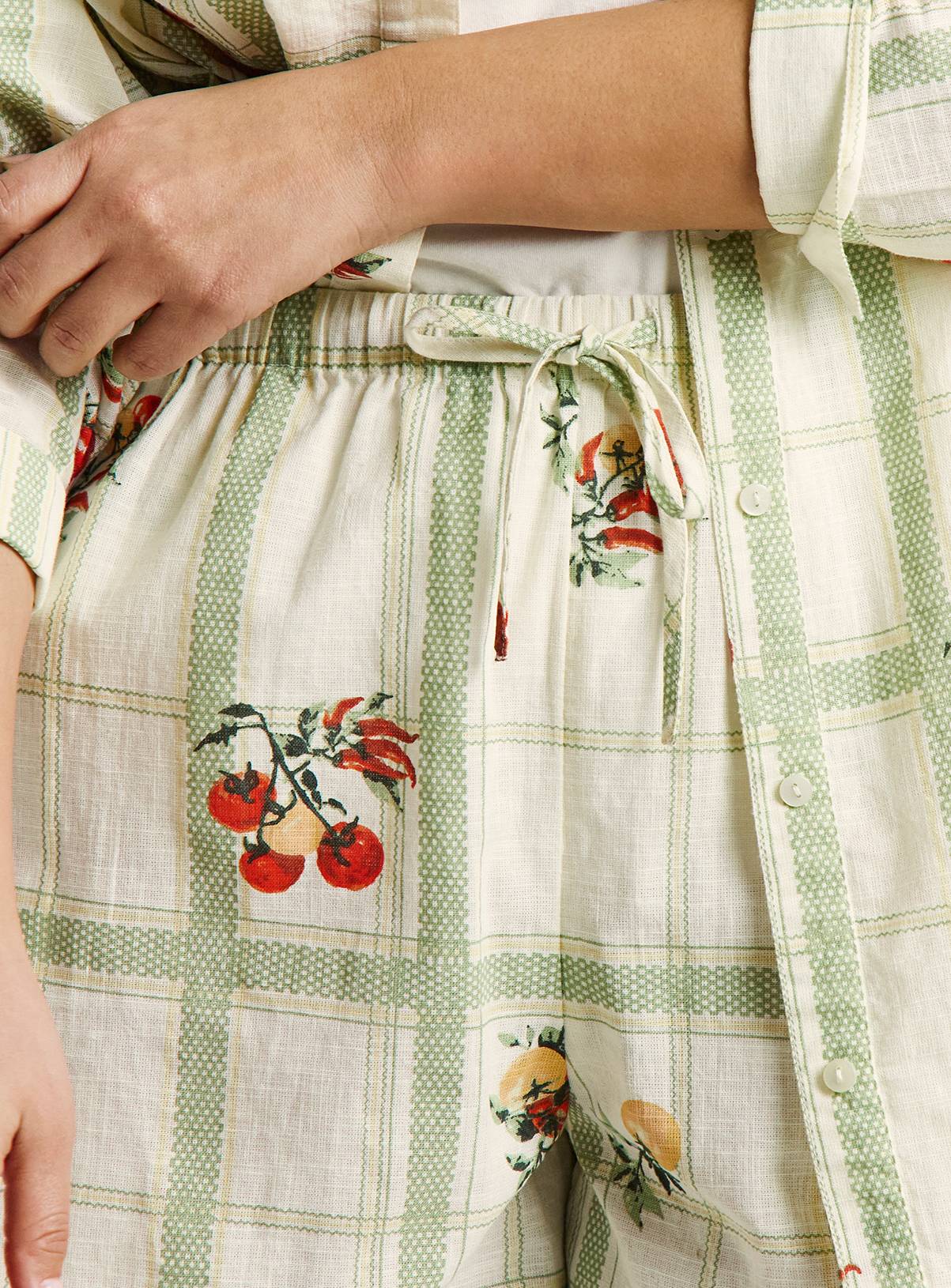 SIMPLY BE Simply Be Fruit Print Check Short 14 - Image 4